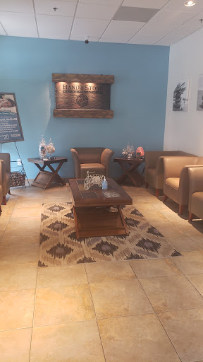 Massage Therapist «Hand & Stone Massage and Facial Spa», reviews and photos, 2388 N Federal Hwy, Fort Lauderdale, FL 33305, USA