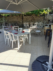 Atmosphère du Restaurant français Bar Restaurant Le Passe Temps à Cavaillon - n°1