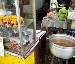 ร้านข้าวต้มรอบดึกครัวกระทะเหล็ก photo