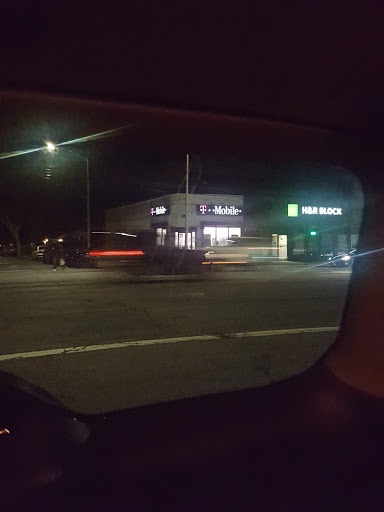 Cell Phone Store «T-Mobile», reviews and photos, 249-20 Hillside Avenue, Queens, NY 11426, USA