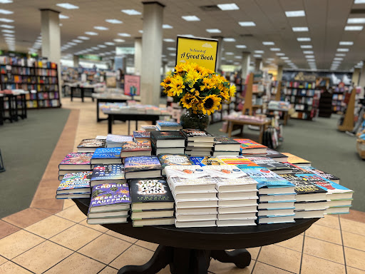 Book Store «Barnes & Noble», reviews and photos, 1180 Raritan Rd, Clark, NJ 07066, USA