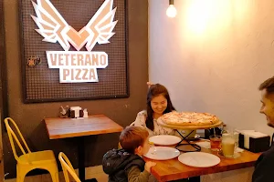 Veterano pizza image