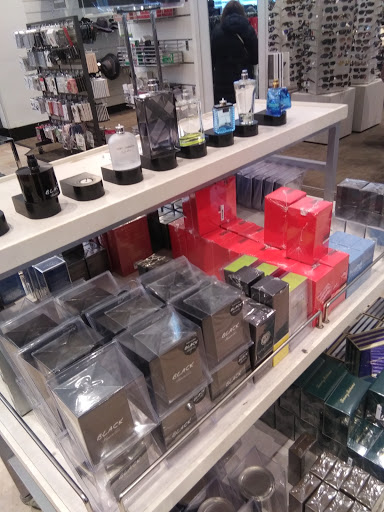 Department Store «Nordstrom Rack Chestnut Street», reviews and photos, 1700 Chestnut St, Philadelphia, PA 19103, USA