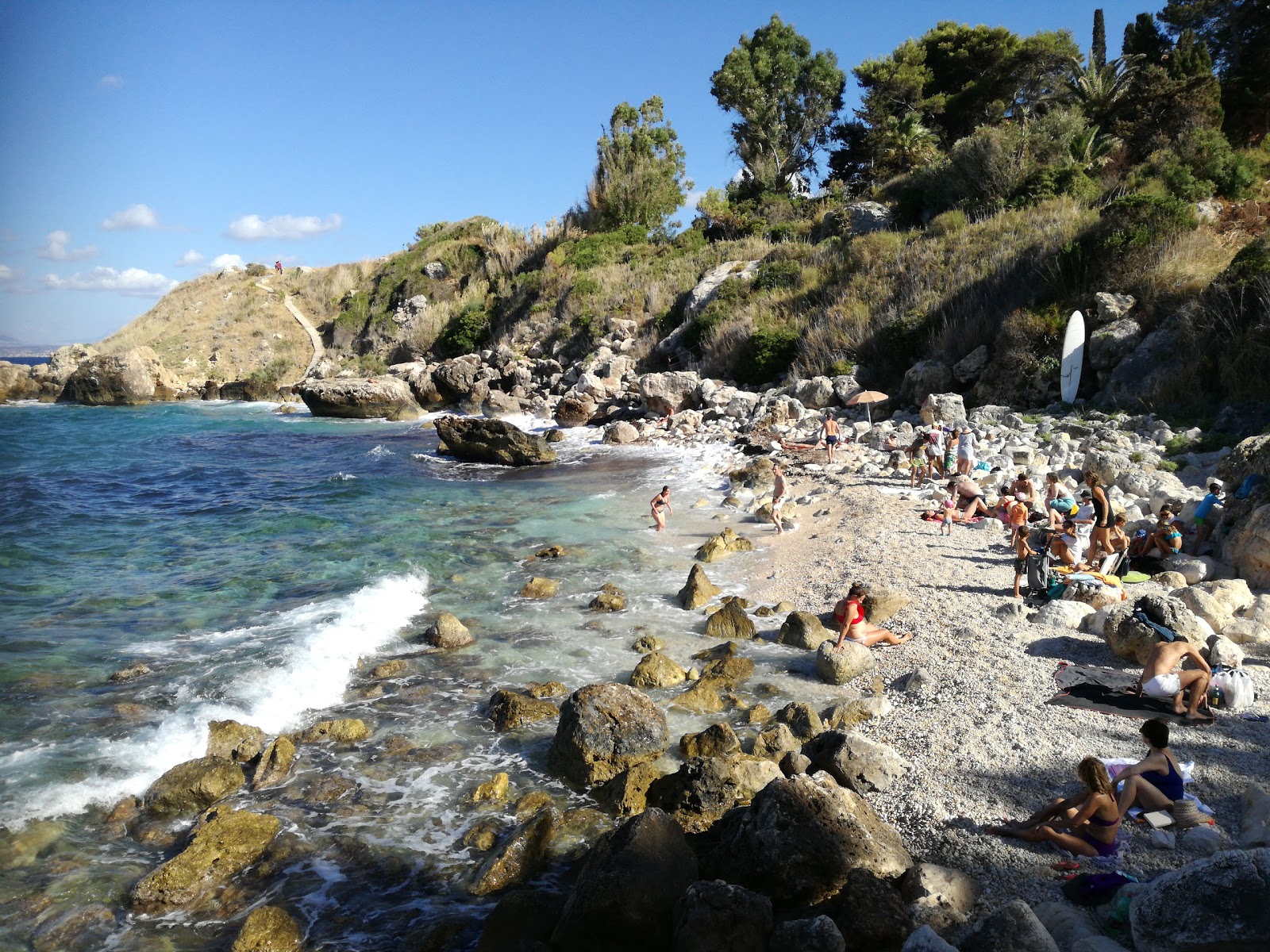 Foto di Scopello beach con una superficie del ciottolo leggero