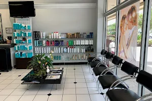 Avalas Salon image