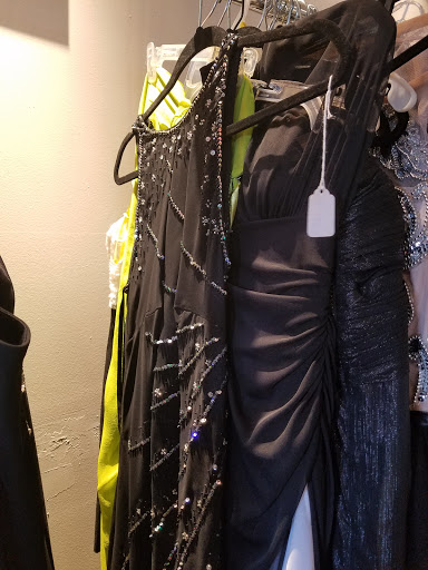 Consignment Shop «Brand Used Thrift And Consignment Shop», reviews and photos, 157 Dolson Ave, Middletown, NY 10940, USA