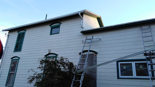 R & M Seamless Gutters in Lyndonville, New York