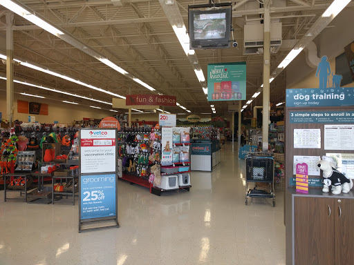Pet Supply Store «Petco Animal Supplies», reviews and photos, 364 Randall Rd, South Elgin, IL 60177, USA