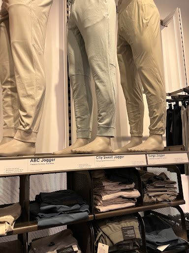 Sportswear Store «lululemon», reviews and photos, 622 Oakbrook Center, Oak Brook, IL 60523, USA