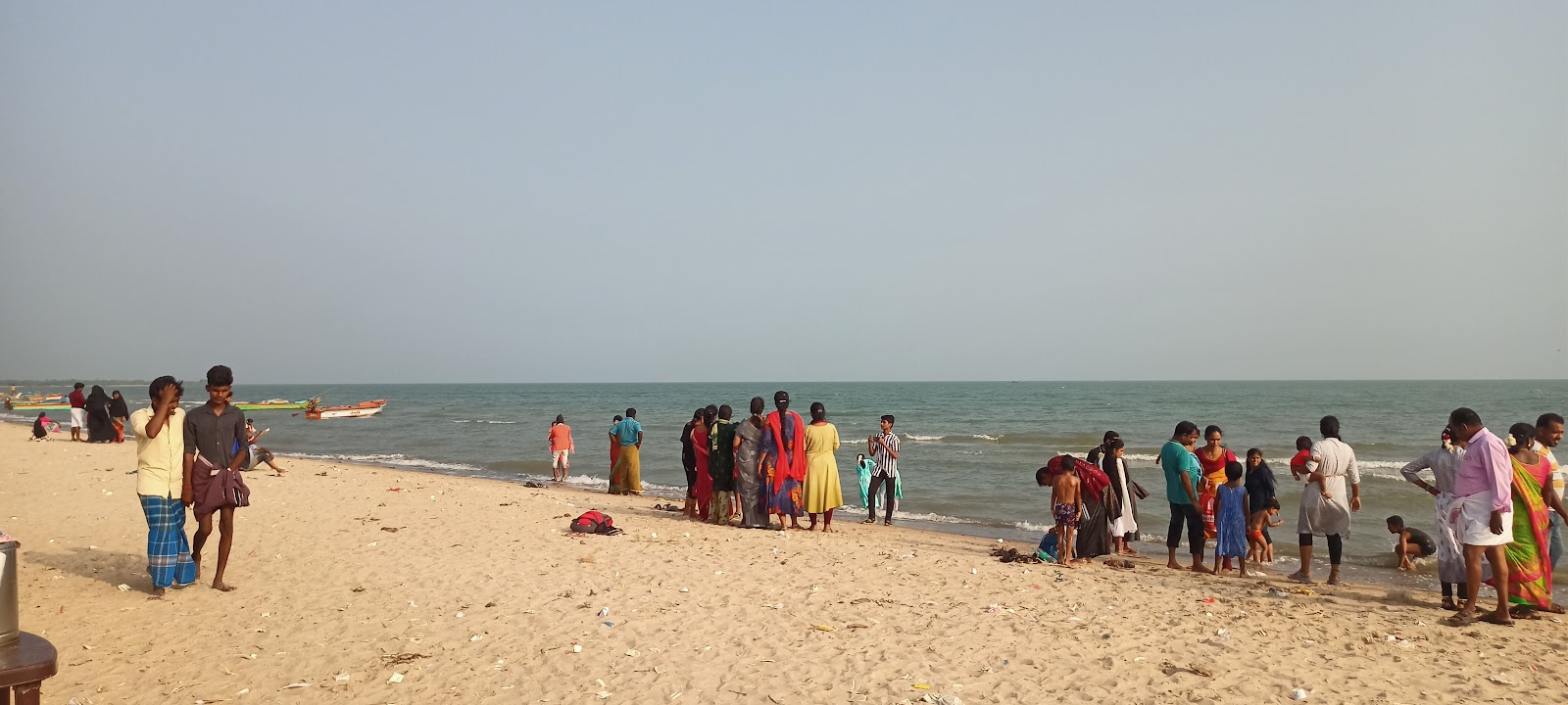 Pudupattinam Delta Beach的照片 带有碧绿色水表面
