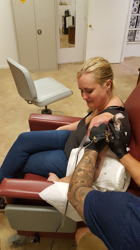 Tattoo Shop «Aces & Eights Tattoo Shop», reviews and photos, 6846 Park Blvd N, Pinellas Park, FL 33781, USA