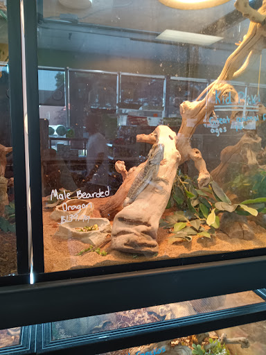 Pet Supply Store «House of Pets Inc», reviews and photos, 29500 Ford Rd, Garden City, MI 48135, USA