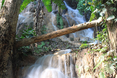น้ำตกสวนห้อม Suan Hom Waterfall