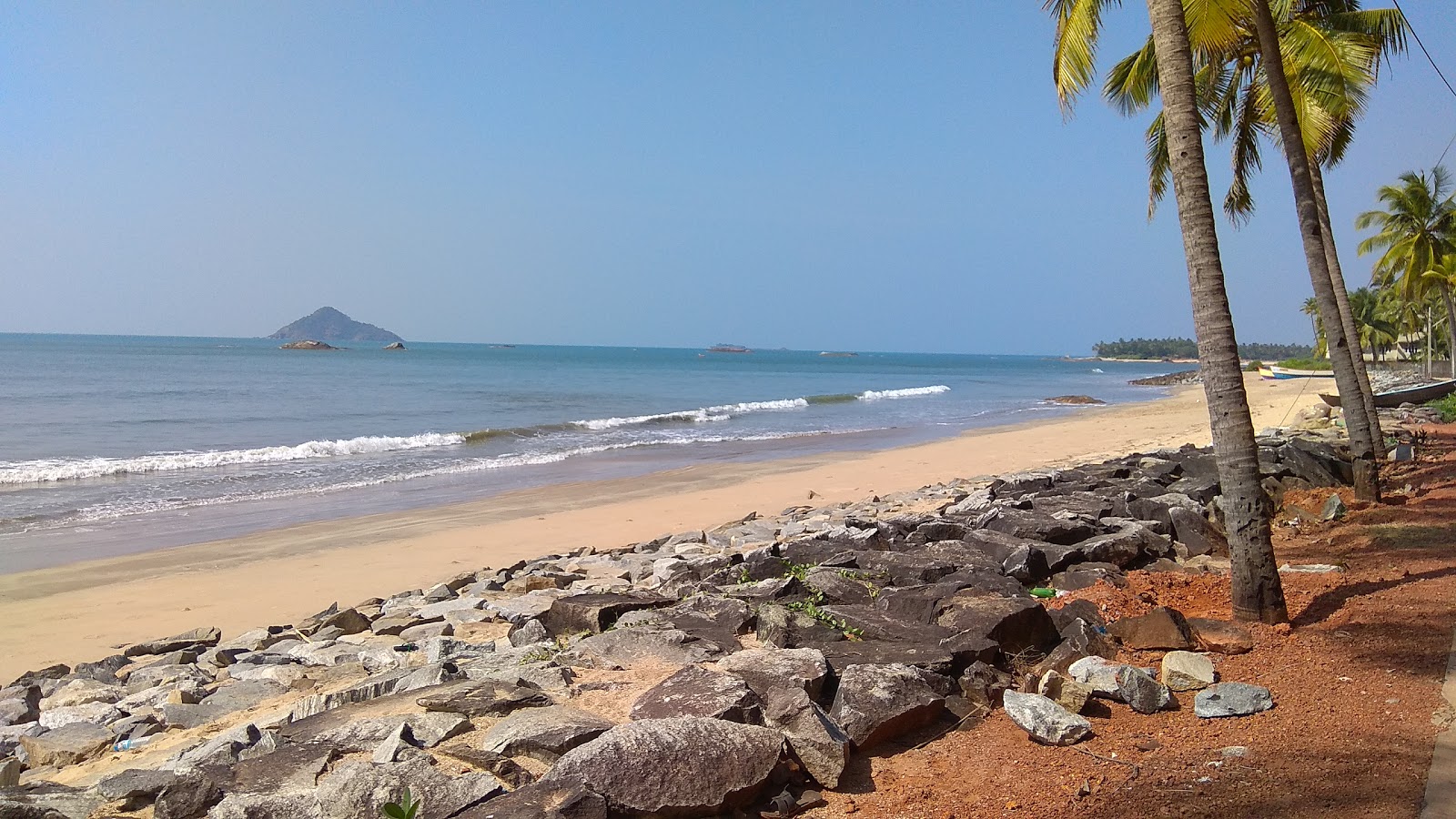 Foto von Jali Beach mit heller sand Oberfläche