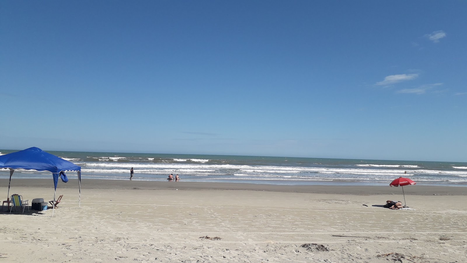 Φωτογραφία του Praia Meu Recanto με μακρά ευθεία ακτή