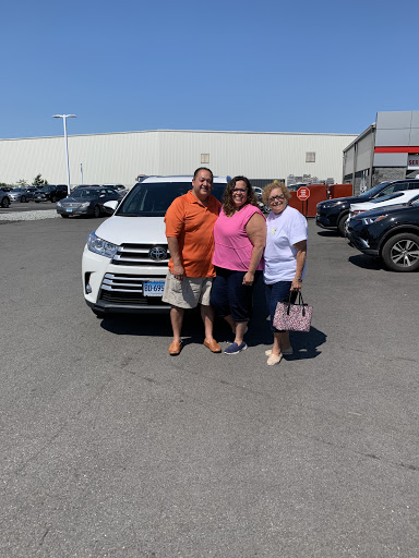 Toyota Dealer «Toyota of Wallingford», reviews and photos, 859 N Colony Rd, Wallingford, CT 06492, USA