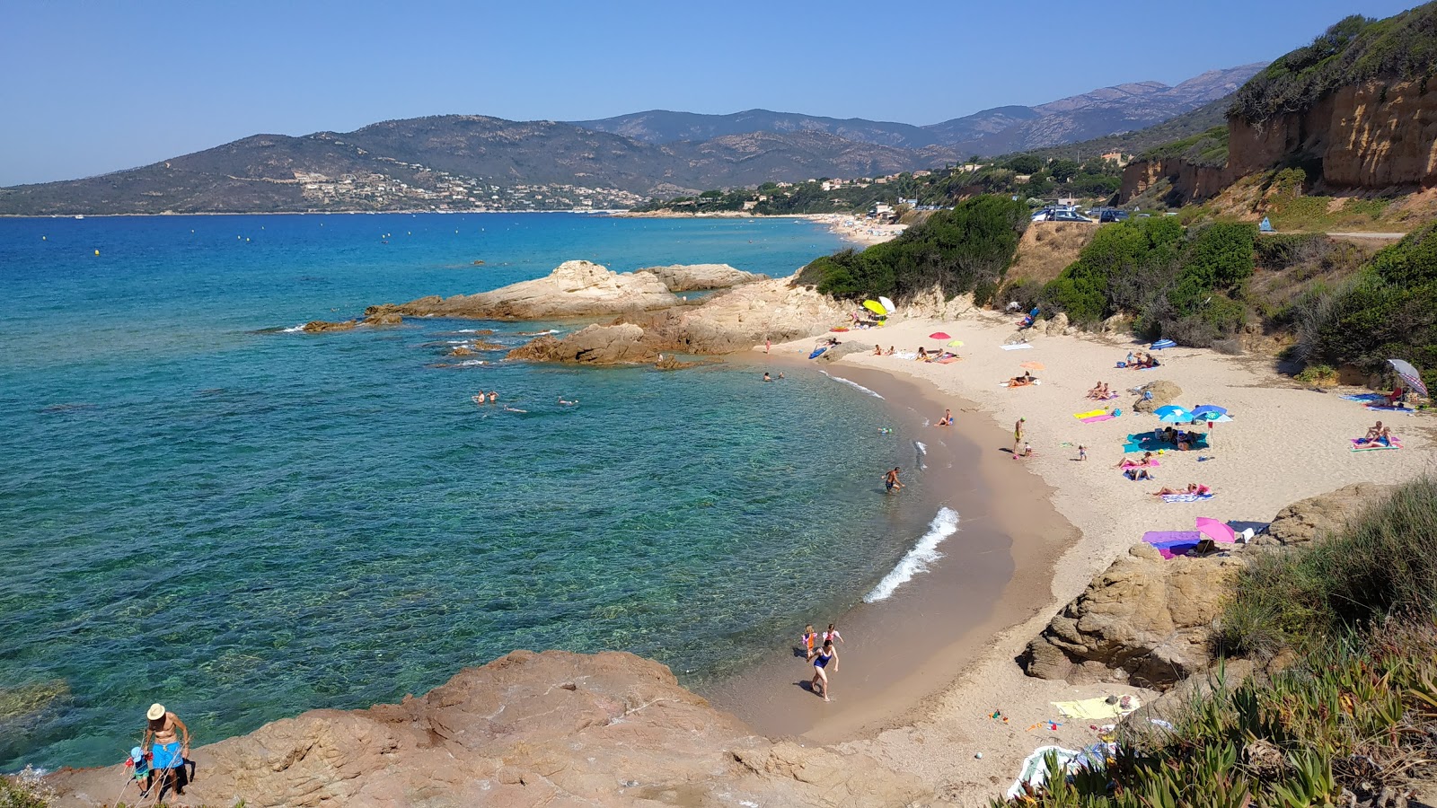 Foto di Castellu beach con una superficie del sabbia beige