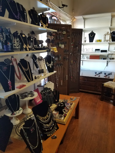Consignment Shop «Brand Used Thrift And Consignment Shop», reviews and photos, 157 Dolson Ave, Middletown, NY 10940, USA