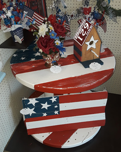 Shopping Mall «Town Peddler Craft and Antique Mall», reviews and photos, 35323 Plymouth Rd, Livonia, MI 48150, USA