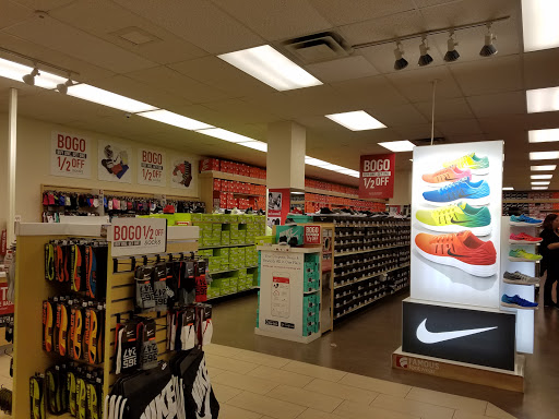 Shoe Store «Famous Footwear», reviews and photos, 2101 Elmwood Ave, Buffalo, NY 14207, USA