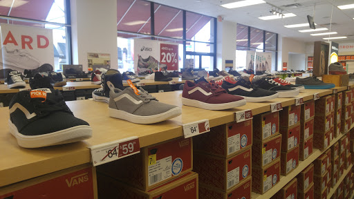 Shoe Store «Famous Footwear», reviews and photos, 7850 N Via Del Rio, Fresno, CA 93720, USA