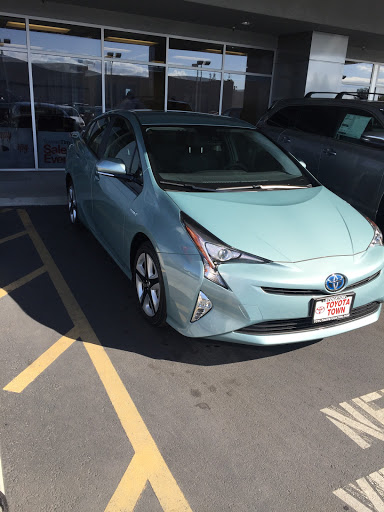 Toyota Dealer «Toyota Town of Stockton», reviews and photos, 2150 E Hammer Ln, Stockton, CA 95210, USA