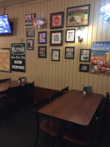 Pizza Restaurant «Round Table Pizza Downtown Willow Glen - Lincoln Ave», reviews and photos, 1175 Lincoln Ave, San Jose, CA 95125, USA