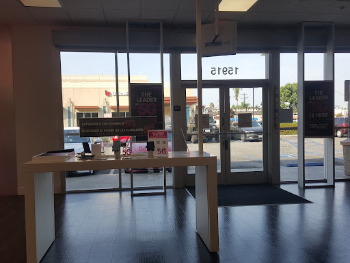 Cell Phone Store «T-Mobile», reviews and photos, 15915 Bellflower Blvd, Bellflower, CA 90706, USA