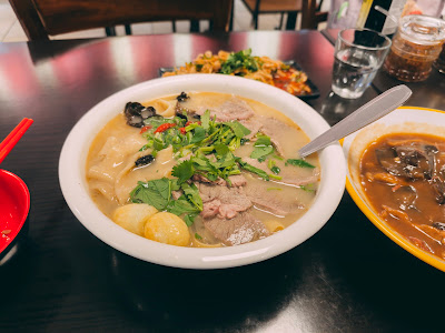 Yi Bowl Noodle 小黄碗胡辣汤·羊汤 à Paris