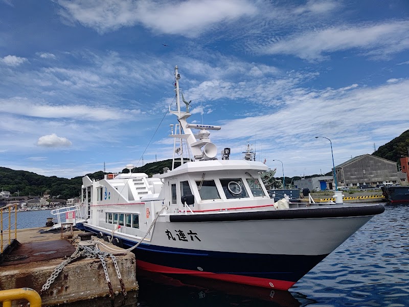 六連島行き渡船待合所