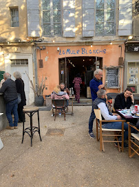 Atmosphère du Restaurant français Restaurant Arles - La Mule Blanche - n°19