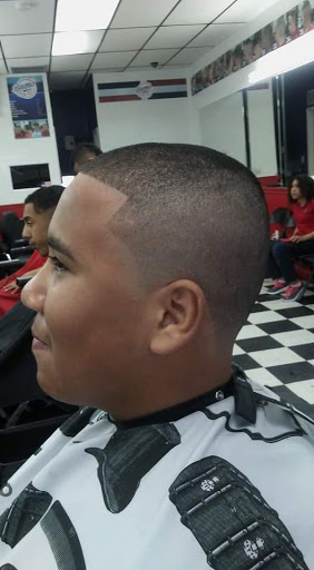 Barber Shop «Bueno Barbershop», reviews and photos, 463 NE 167th St, North Miami Beach, FL 33162, USA