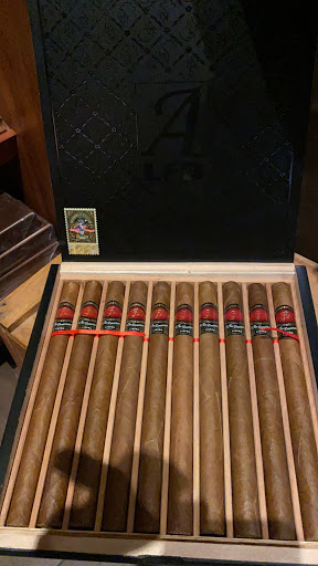 Cigar Shop «Mancave Cigar Lounge», reviews and photos, 2920 E Commercial Blvd, Fort Lauderdale, FL 33308, USA