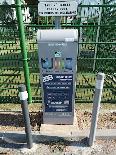 Borne de recharge de véhicules électriques Réseau Wiiiz Charging Station Le Cannet