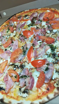 Pizza du Pizzas à emporter La Famille à Fouesnant - n°6