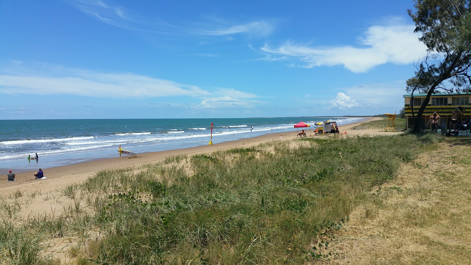 Fotografie cu Moore Park Beach cu o suprafață de nisip beige