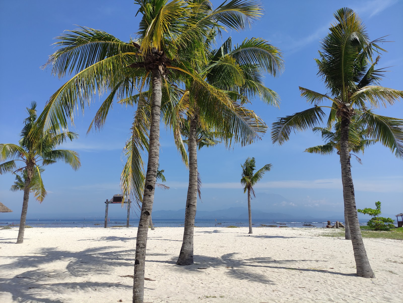 Zdjęcie Mahagiri Beach z powierzchnią biały piasek