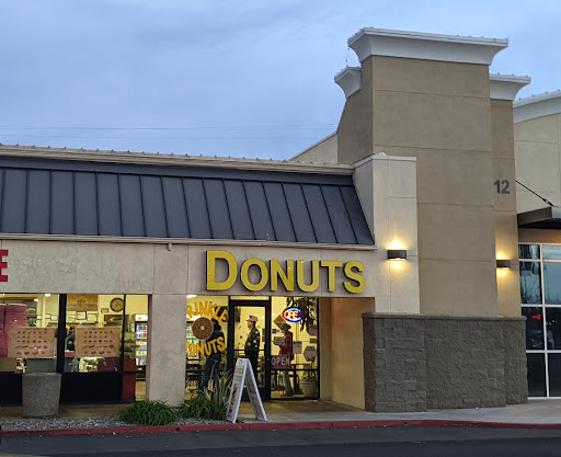 Krinkle Doughnut, 710 Onstott Frontage Rd W, Yuba City, CA 95991, USA, 