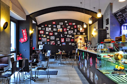 Rock Burger® Torino - Via Roero di Cortanze, 2C, 10124 Torino TO, Italy