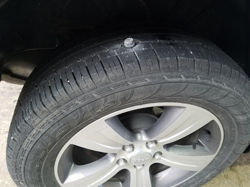 Tire Shop «Discount Tire Store - Sterling Heights, MI», reviews and photos, 8180 Metro Pkwy, Sterling Heights, MI 48312, USA