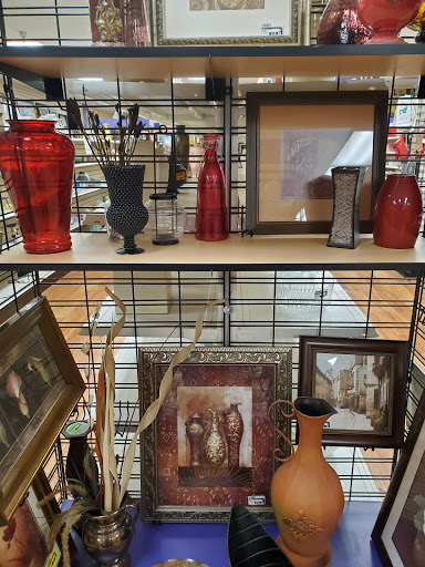 Shopping Mall «Hillcrest Shopping Center», reviews and photos, 1701 N Larkin Ave, Crest Hill, IL 60403, USA