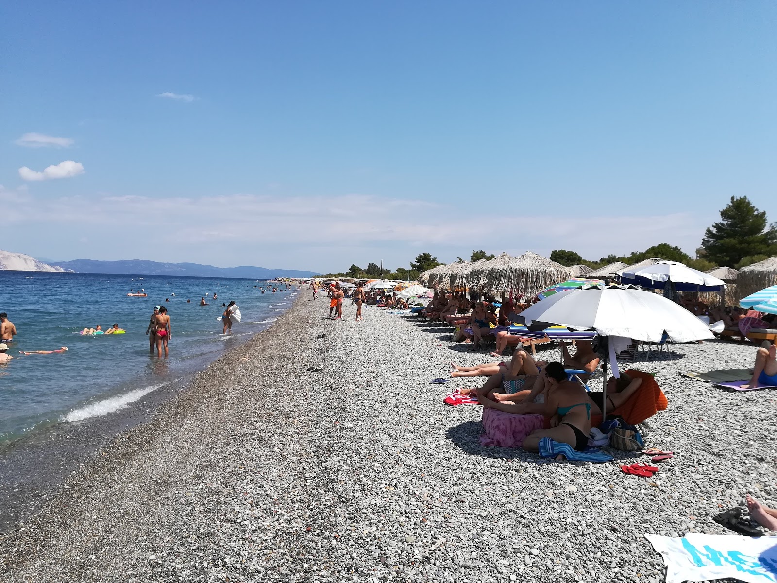 Foto van Pefki beach met kleine grijze kiezels oppervlakte