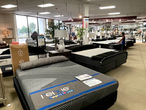 Outlet Store «Rooms To Go Outlet Furniture Store - Clearwater», reviews and photos, 21411 US-19, Clearwater, FL 33759, USA