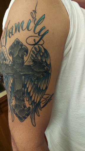 Tattoo Shop «Untouchable Ink», reviews and photos, 204 S Spring Garden Ave, DeLand, FL 32720, USA