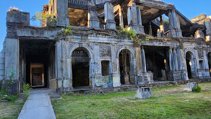 Ruinas Del Teatro Enrique Molina Garmendia