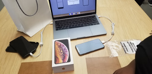 Computer Store «Apple La Cantera», reviews and photos, 15900 La Cantera Pkwy, San Antonio, TX 78256, USA