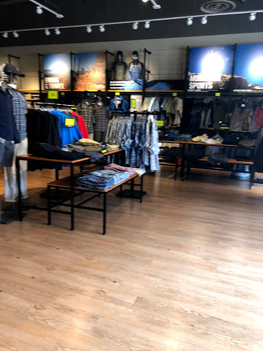 Clothing Store «Eddie Bauer Outlet», reviews and photos, 18501 Outlet Blvd #300, Chesterfield, MO 63005, USA