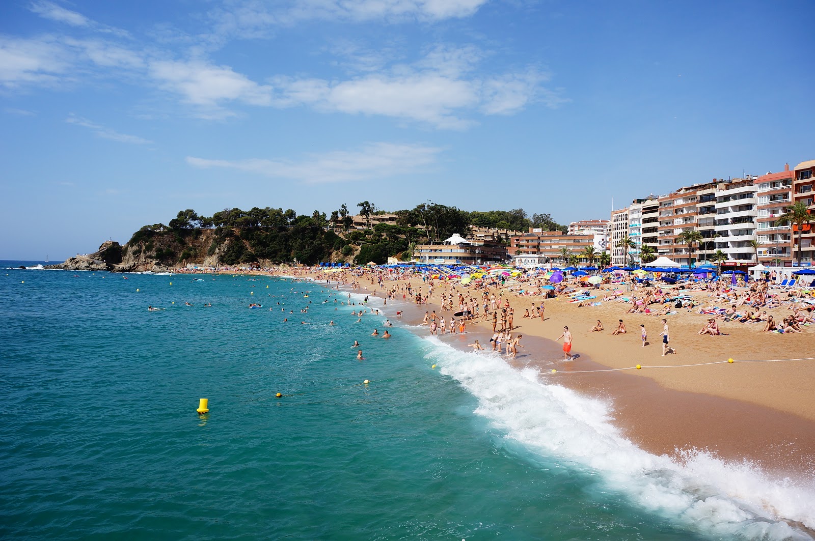 Foto di Platja de Fenals - raccomandato per i viaggiatori in famiglia con bambini
