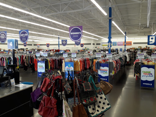 Thrift Store «99th & Camelback Goodwill Retail Store & Donation Center», reviews and photos, 10005 W Camelback Rd, Phoenix, AZ 85037, USA