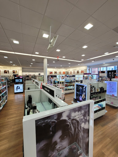 Hair Salon «Ulta Beauty», reviews and photos, 700 N Milwaukee Ave #117, Vernon Hills, IL 60061, USA